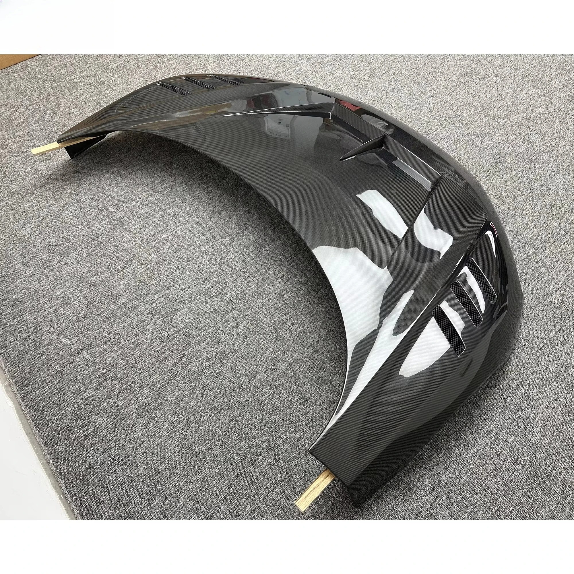 1016 Style Wet Carbon Fiber Front Hood for R8 2023 Carbon Engine Cover Bonnet Body Kits Car Parts